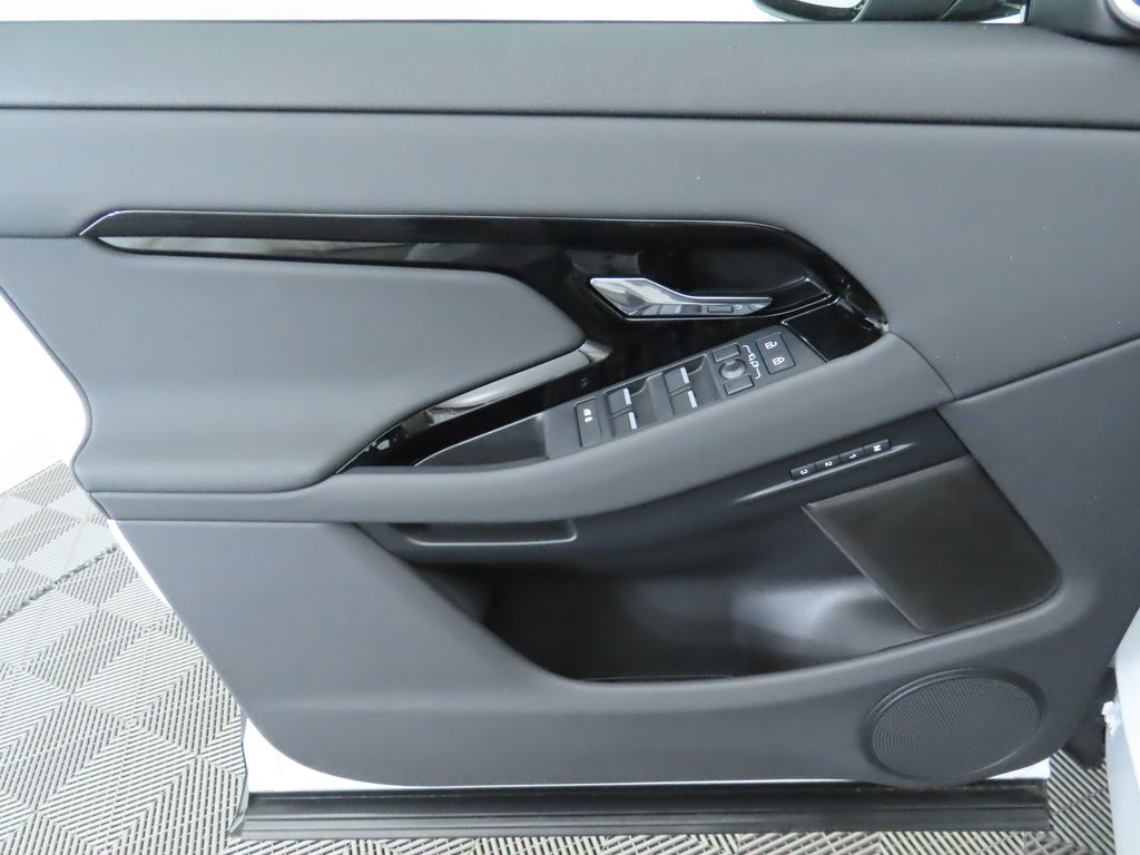 2025 Land Rover Range Rover Evoque