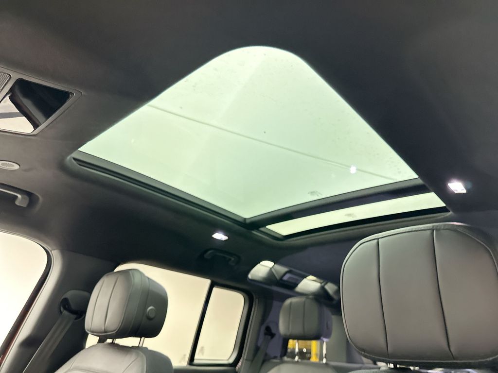 2025 Land Rover Defender 110