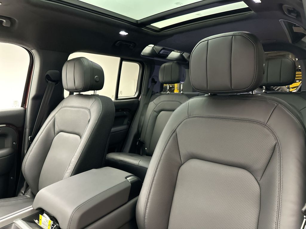 2025 Land Rover Defender 110