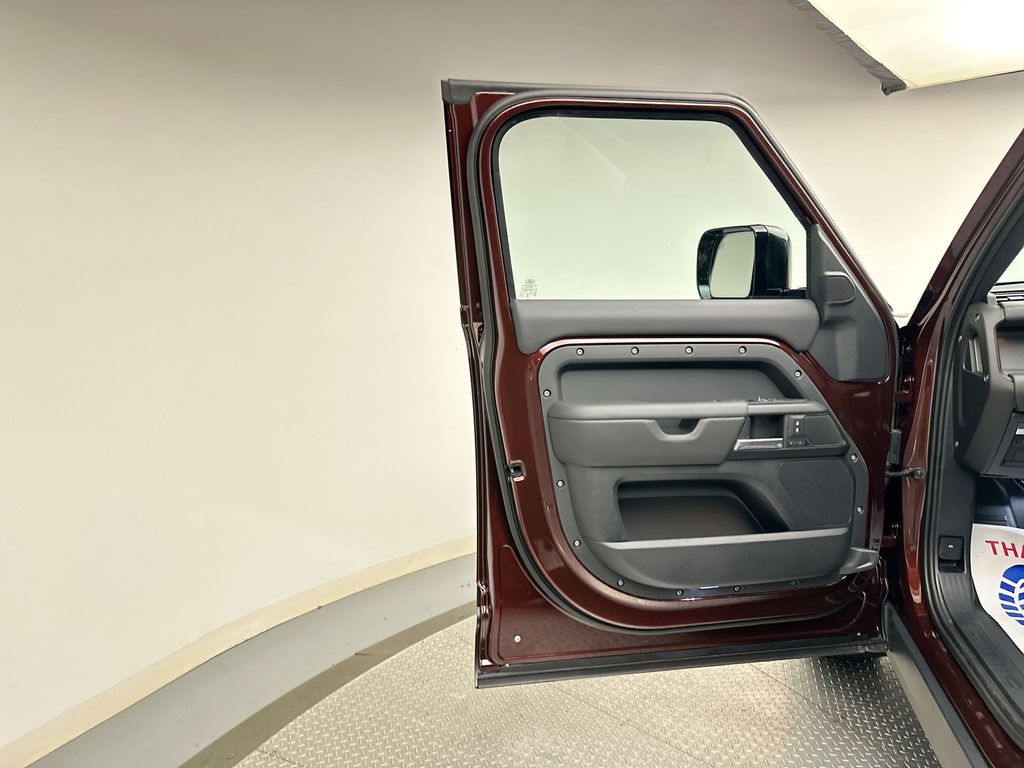 2025 Land Rover Defender 110