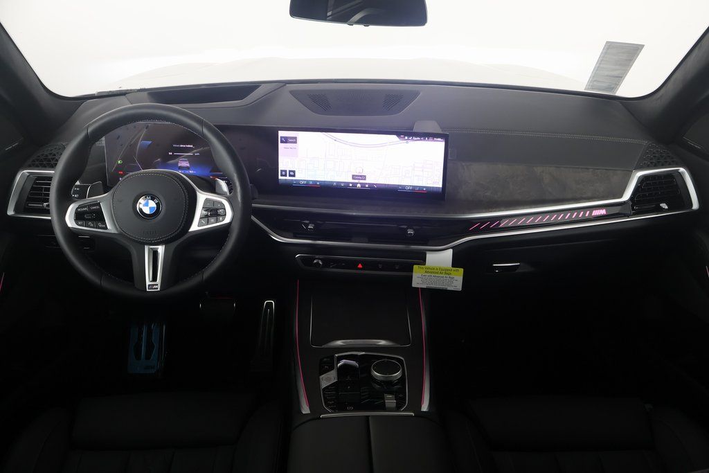 2025 BMW X7 M60i