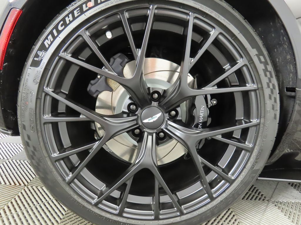 2025 Aston Martin DB12