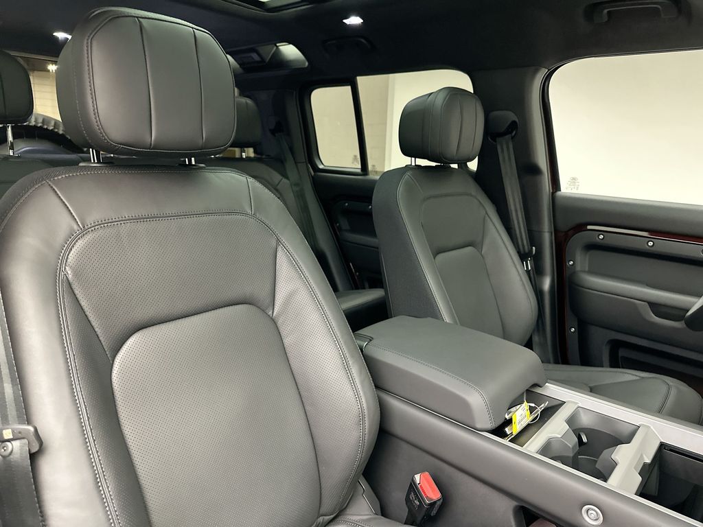 2025 Land Rover Defender 110