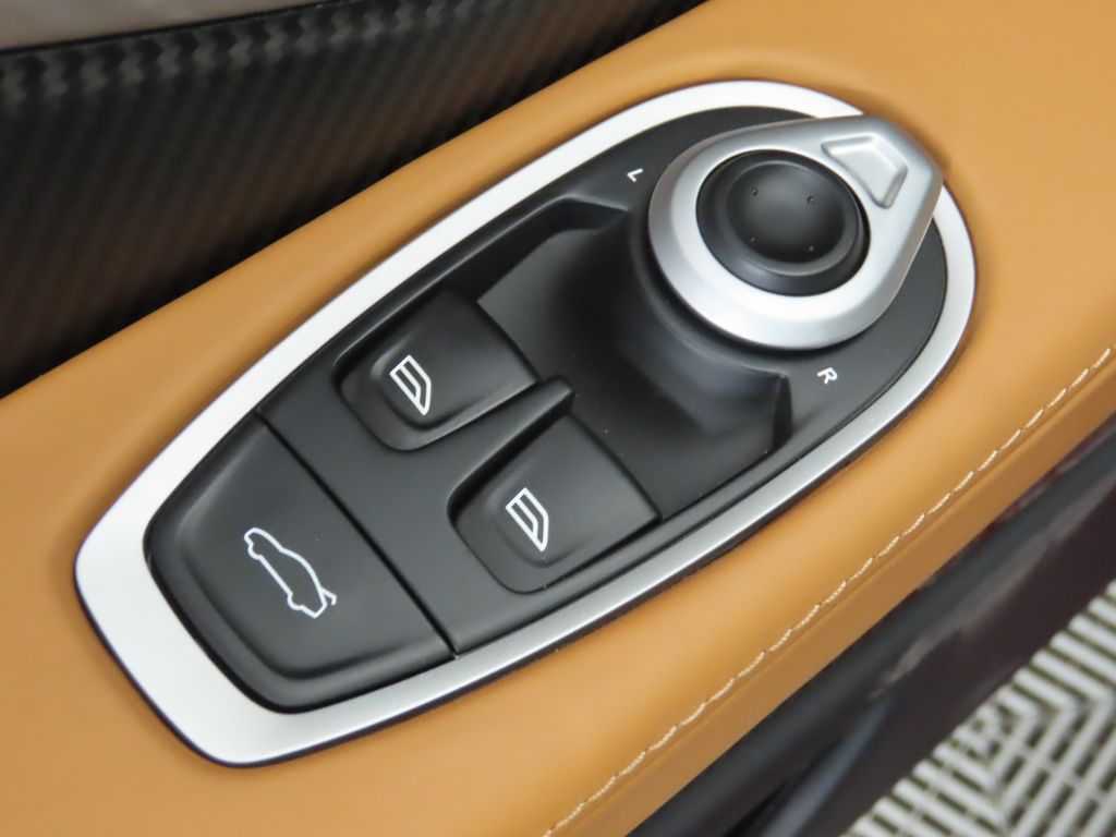 2024 Aston Martin DB12