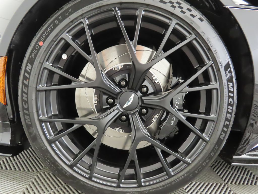 2025 Aston Martin DB12