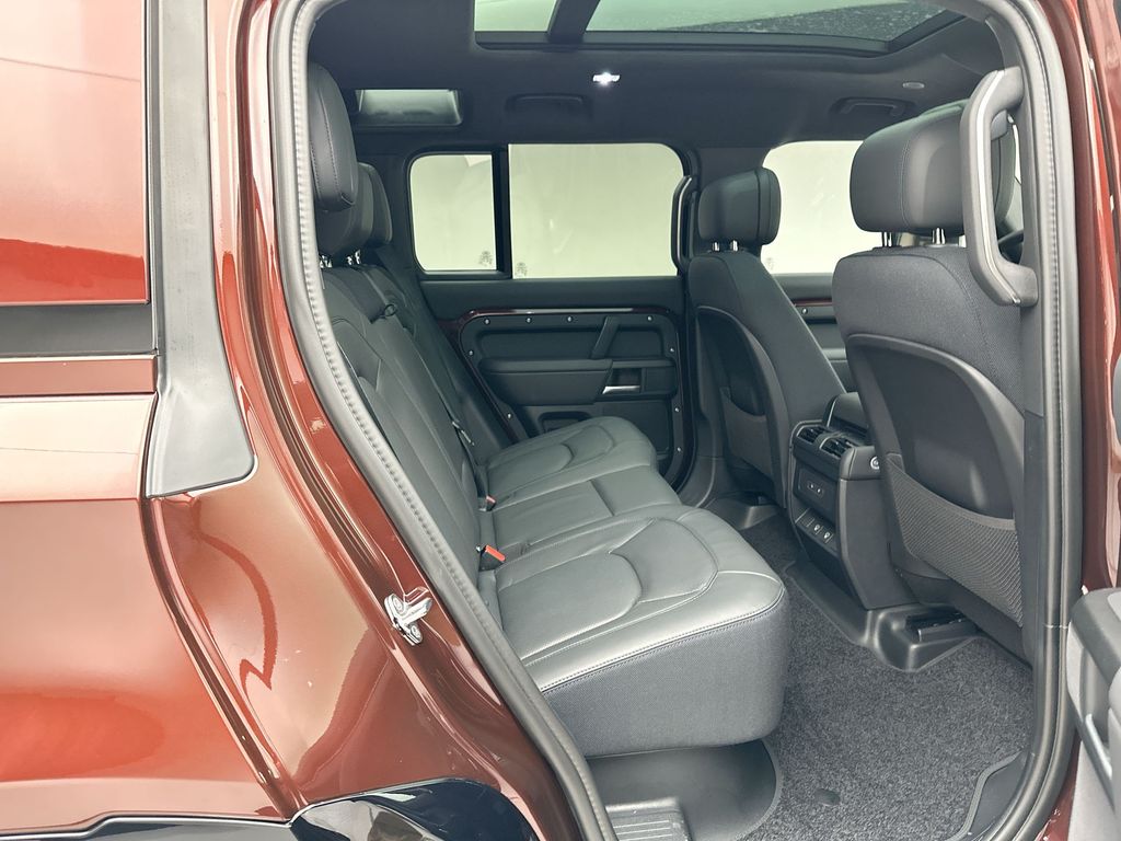 2025 Land Rover Defender 110