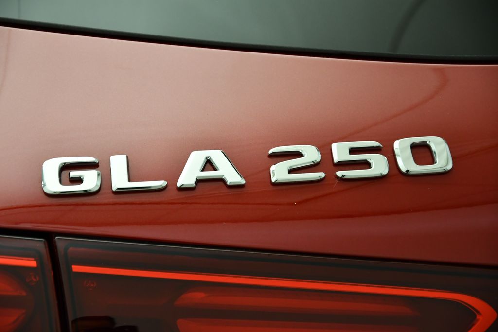 2025 Mercedes-Benz GLA