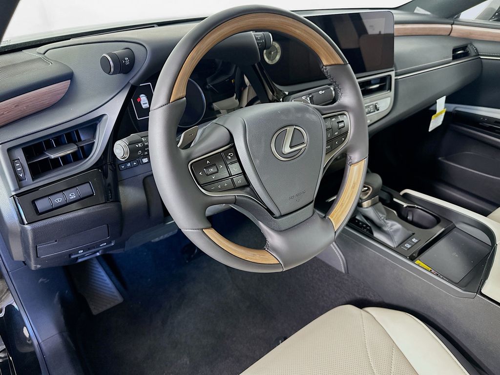 2025 Lexus ES